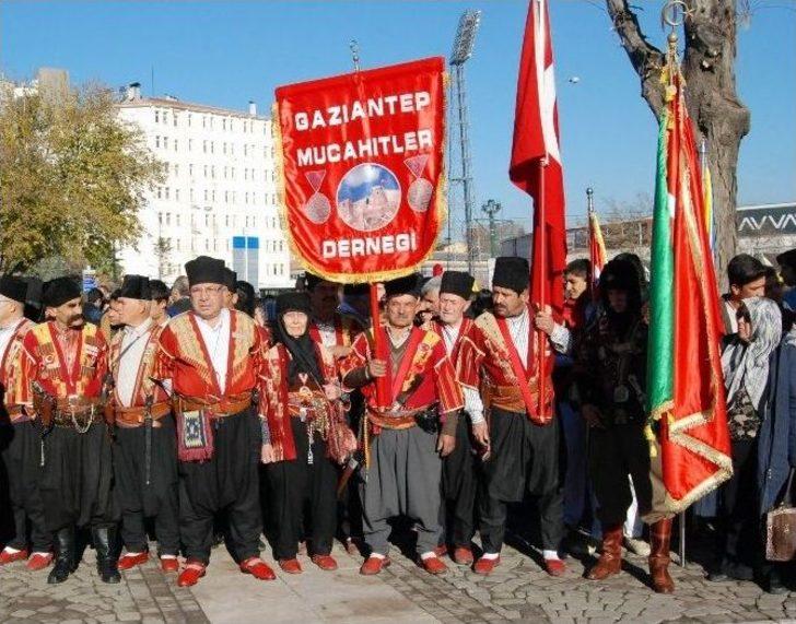 Kurtuluş Günü Kutlamalarında Kadınlar Kucağında Mermi Taşıdı G2