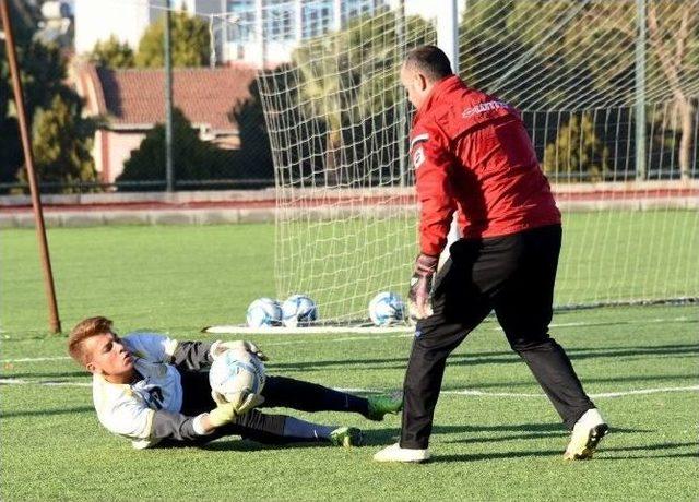 Aliağa, Bornova Belediye Spor Maçına Hazırlanıyor