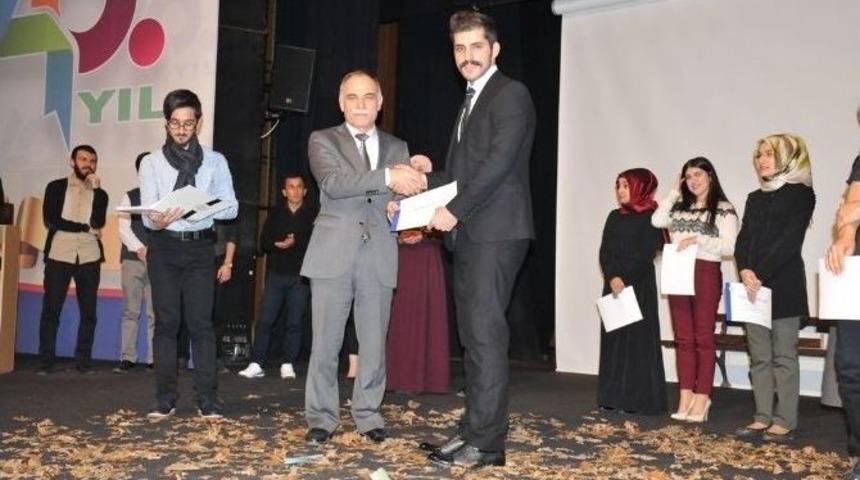 Eskimeyen Mısralar Dile Geldi