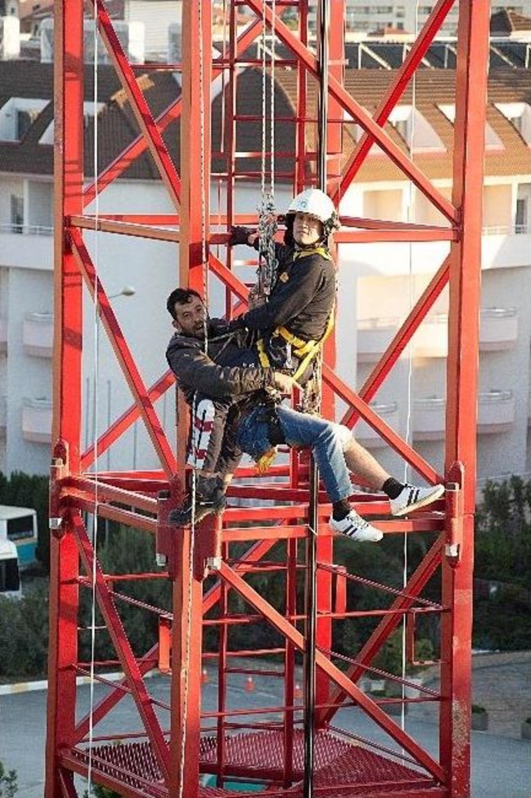 60 Metrelik Vincin Tepesinde Nefes Kesen Yaralı Kurtarma Operasyonu