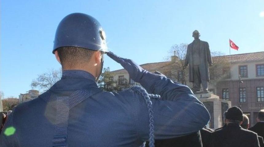 İkinci Cumurhurbaşkanı İsmet İn&ouml;n&uuml; &Ouml;l&uuml;m&uuml;n&uuml;n 42.yılında Anıldı