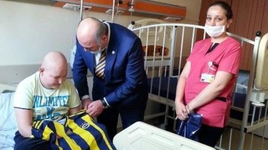 Ankara Fenerbah&ccedil;eliler Derneği&rsquo;nden Hasta Miniklere Forma