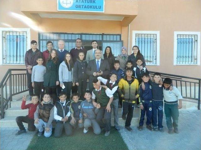 Kula Anadolu Lisesi’nden Ortaokula Kitap Desteği