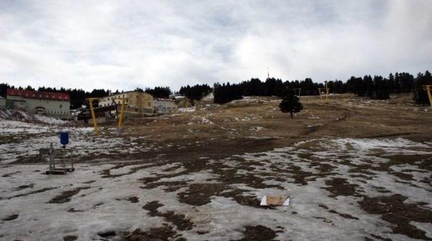 Uludağ&rsquo;da Yeni Yıl &Ouml;ncesi Kar Sıkıntısı