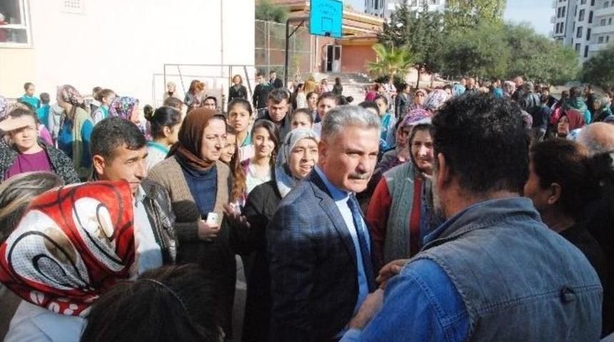 Veliler Yakılan Okulun &Ouml;ğrencilerini İstemedi