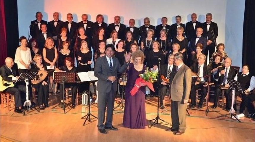 Foça’da Etkileyici Türk Sanat Müziği Konseri