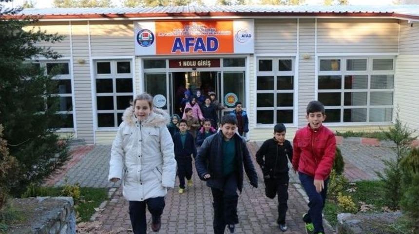 Depremi Sim&uuml;lasyon Tırında &Ouml;ğrendiler