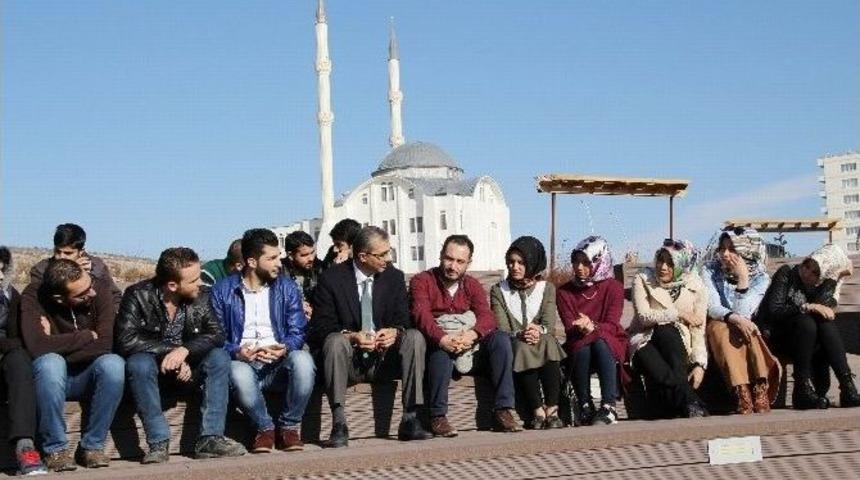 &Uuml;niversitede A&ccedil;ık Amfide &Ouml;ğrenci Sohbetleri