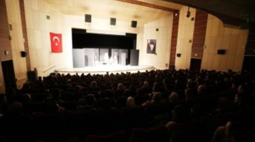 Sakaryalılar Tiyatro&rsquo;yu &Ccedil;ok Sevdi