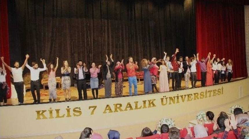 Aynalar Tiyatro G&ouml;sterisi Beğeni Topladı