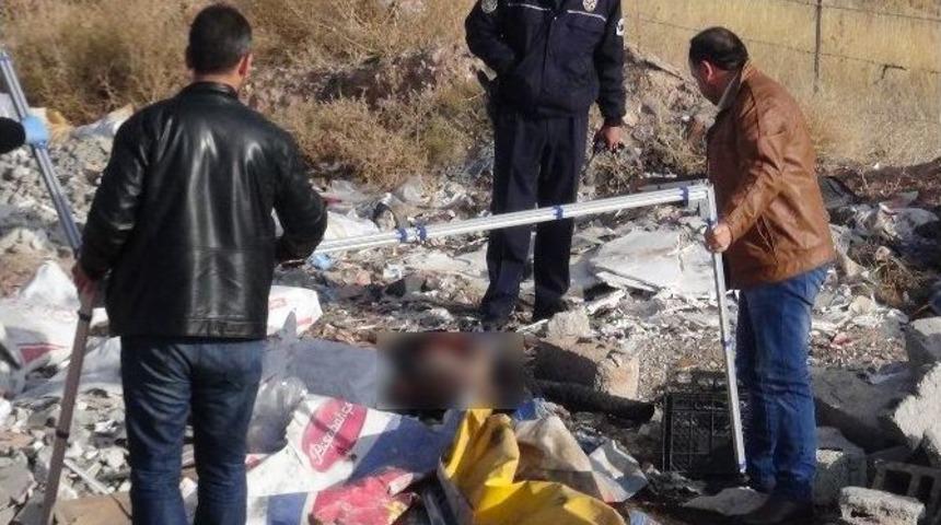 Boğazı Ve Cinsel Organı Kesilmiş Olarak Bulundu