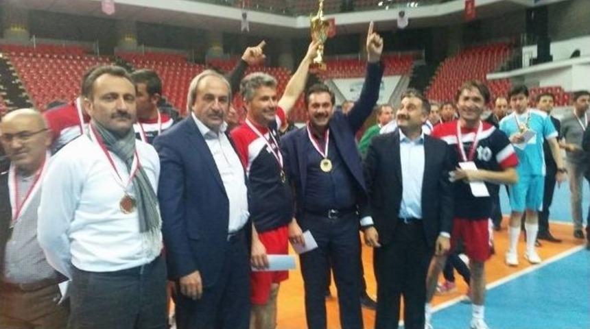 Develi Eğitim Bir-sen Voleybol Turnuvasında Şampiyon Oldu