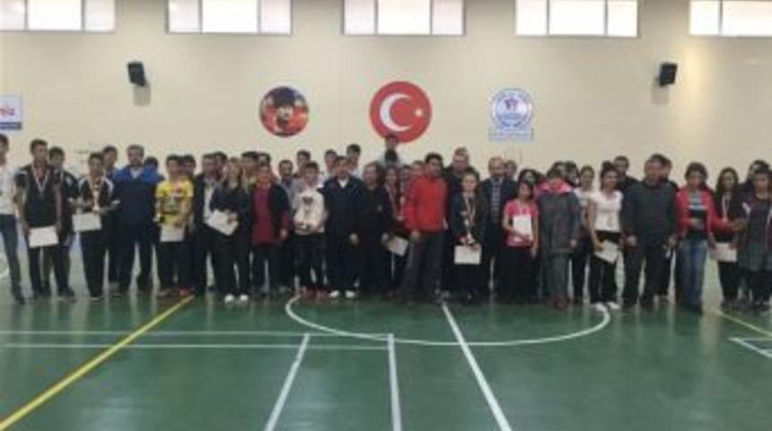 Okullararası Gen&ccedil;ler Badminton M&uuml;sabakaları Sona Erdi
