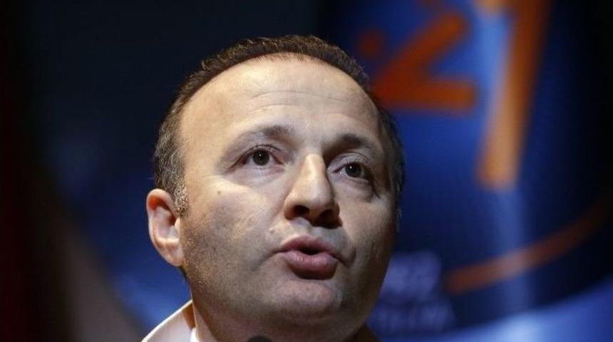 A&uuml;&rsquo;l&uuml; Akademisyenler Binişlerini Giydi
