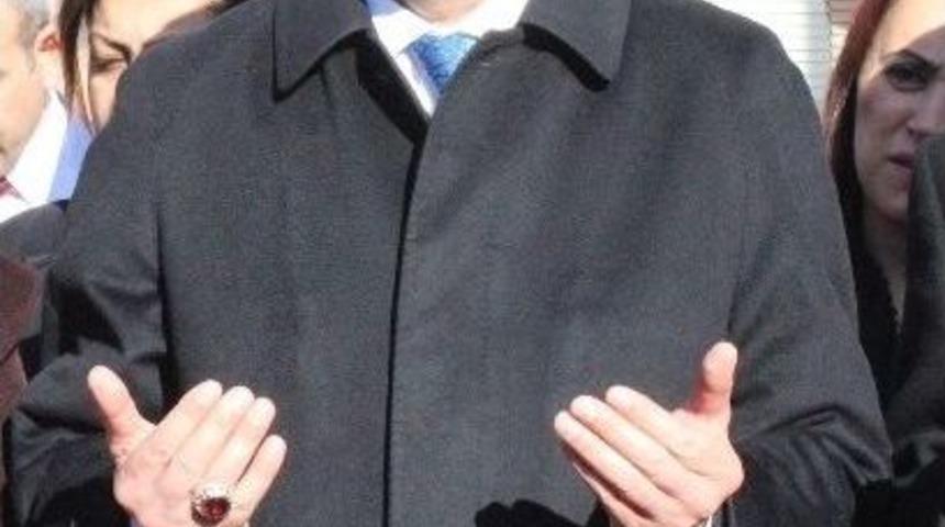 Eski Bakanın Yeni İmajı