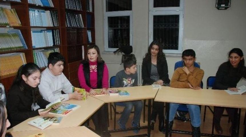 G&ouml;rme Engelli &Ccedil;ocuklar İ&ccedil;in Kitap Okudular