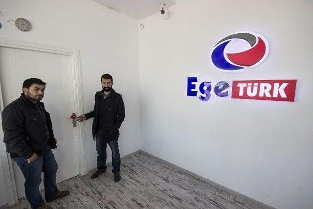 Televizyon Mühürlenince Sokaktan Yayına Devam Ediyorlar