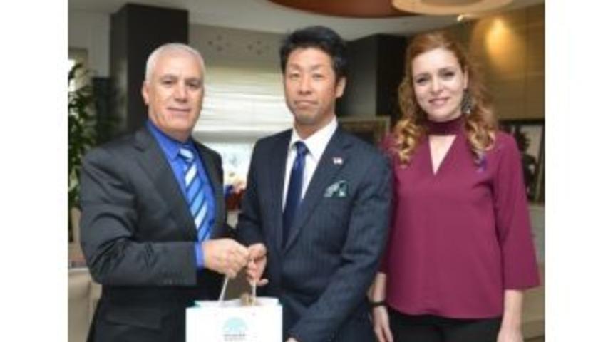 Japon Personelden Nil&uuml;fer&rsquo;e Duygusal Veda