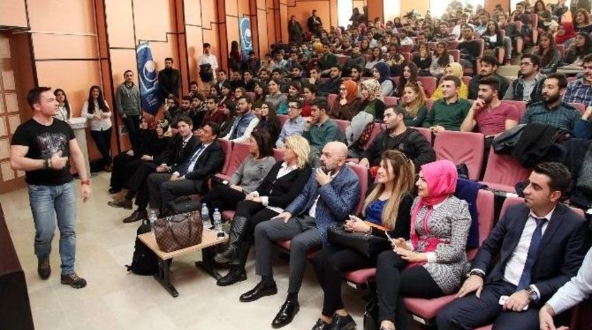 &Uuml;niversite &Ouml;ğrencilerine &ldquo;geleceğin Liderleri Programı&rdquo; Konulu Seminer