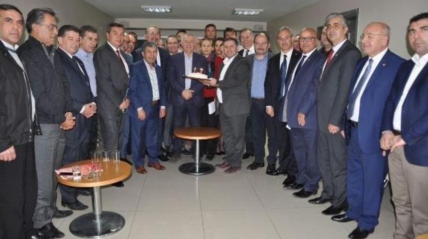 Y&uuml;ksel, İl&ccedil;e Başkanları İle Toplandı