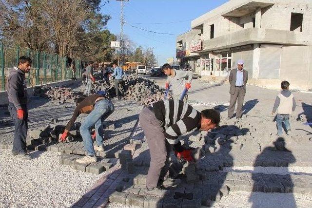 Öğrenciler Çamurlu Yoldan Kurtarıldı