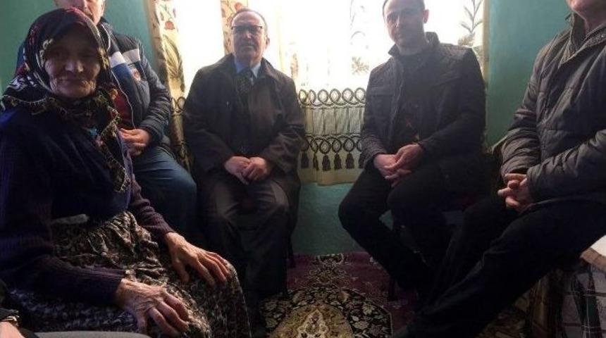 Evi Yanan Yaşlı Kadına, Kadir Topbaş Yardım Elini Uzattı