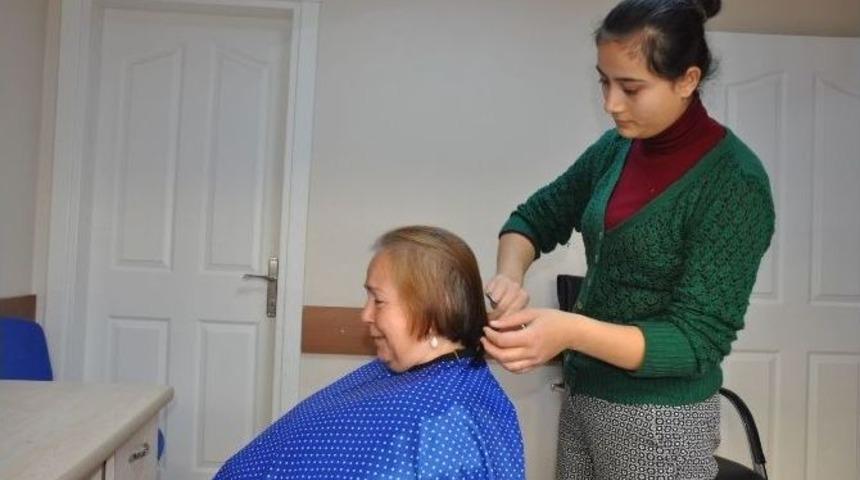 Nazilli&rsquo;de Kadınlara &Uuml;cretsiz Kuaf&ouml;rl&uuml;k Hizmeti