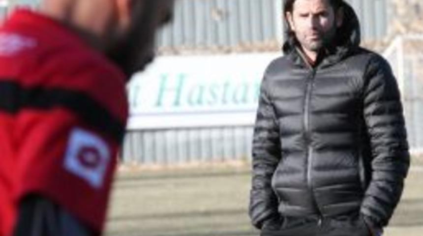 Elazığspor&rsquo;da İbrahim &Uuml;z&uuml;lmez İstifa Etti