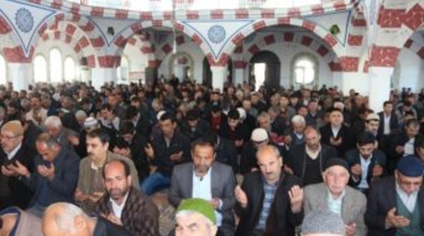 &Ccedil;ağrı Cami&rsquo;nde Yağmur Duası