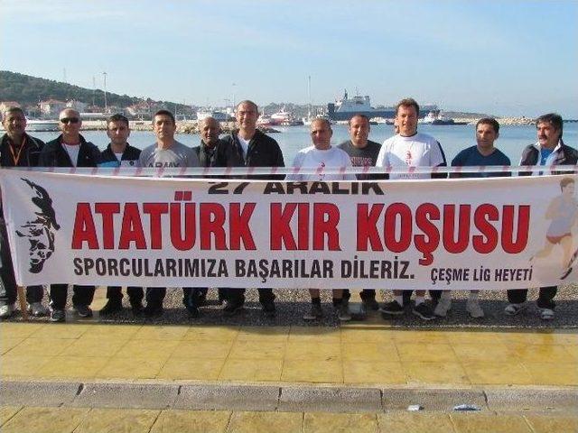 Çeşme’de İlçe Protokolü Öğrencilerle Koştu