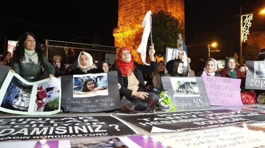 Hdp’li Kadınlar Barış İçin Oturma Eylemi Yaptı