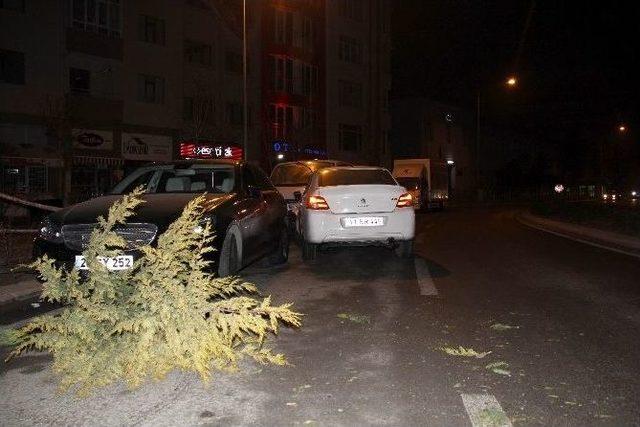 Eskişehir’de Kaza Yapan Sürücü Aracını Bırakıp Kaçtı