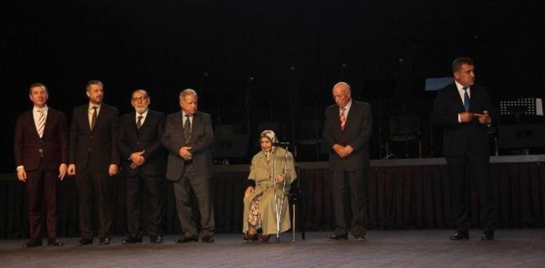 Gaziantep&rsquo;in Kurtuluşunun 94. Yıld&ouml;n&uuml;m&uuml;nde Plaket Ve &Ouml;d&uuml;l Yağmuru