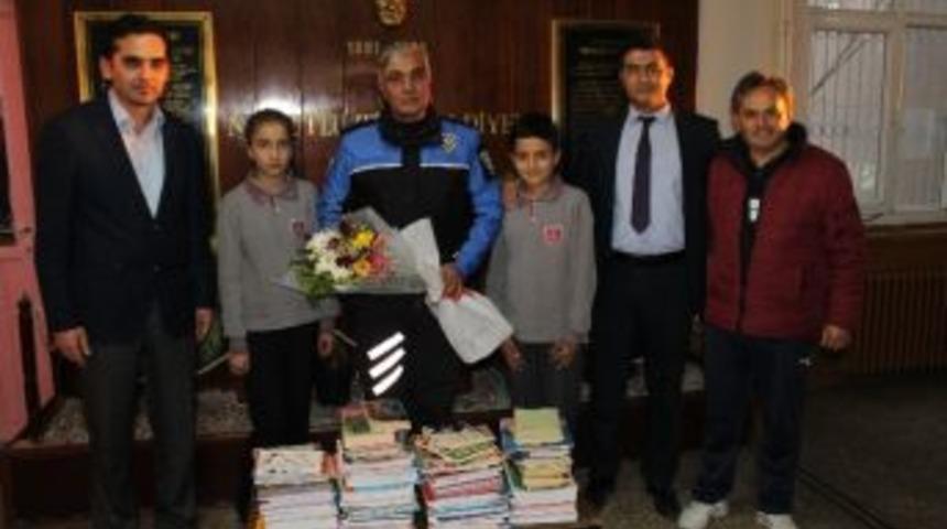 Emniyet M&uuml;d&uuml;rl&uuml;ğ&uuml;nden &ldquo;bir Kitap Da Sen Koy&rdquo; Kampanyasına Destek