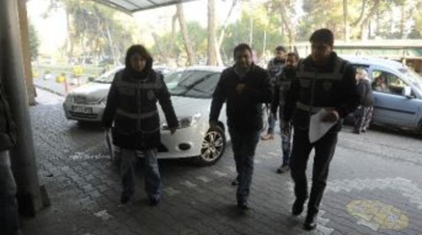 Eski Rekt&ouml;r G&ouml;zaltında