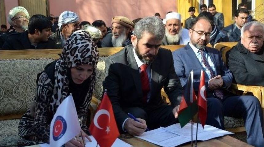 Tika Afganistan’da Rahiyan-e Nur Okuluna Fen Laboratuvarı Kurdu