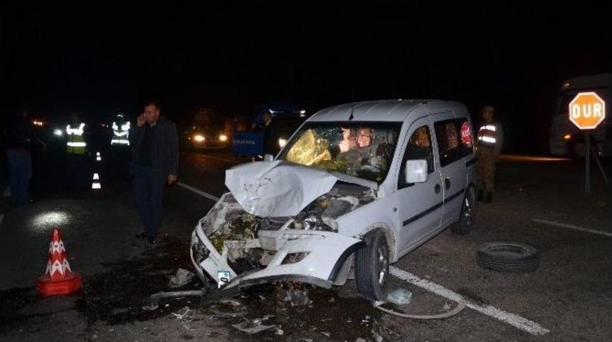 Kahramanmaraş&rsquo;ta Tır İle Kamyonet &Ccedil;arpıştı: 2 Yaralı