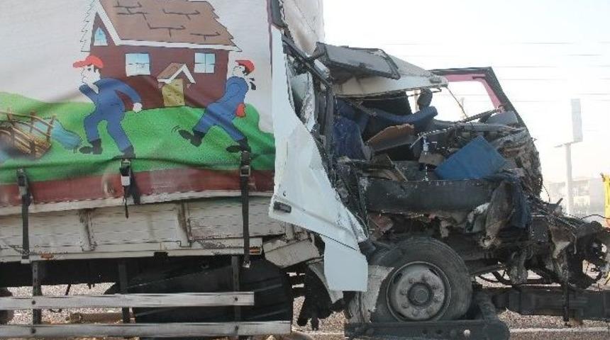 Konya&rsquo;da Zincirleme Trafik Kazası: 2 &Ouml;l&uuml;, 1 Yaralı