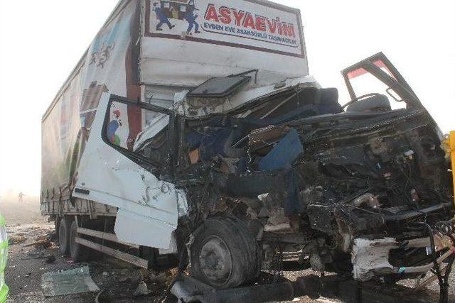 Konya’da Zincirleme Trafik Kazası: 2 Ölü, 1 Yaralı