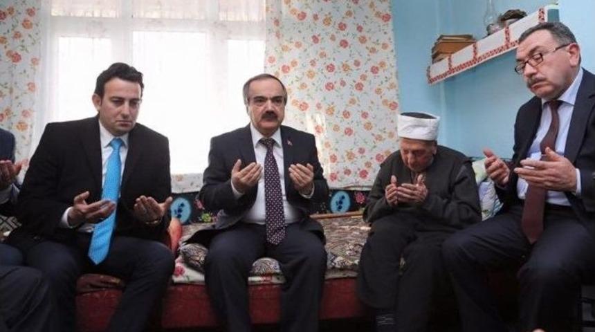 Vali Coş&rsquo;tan Hafız H&uuml;seyin Avni Işık&rsquo;a Ziyaret