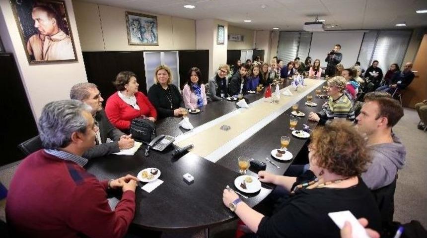 Yabancı &Ouml;ğrencilerden Karşıyaka Belediye Başkanına Ziyaret