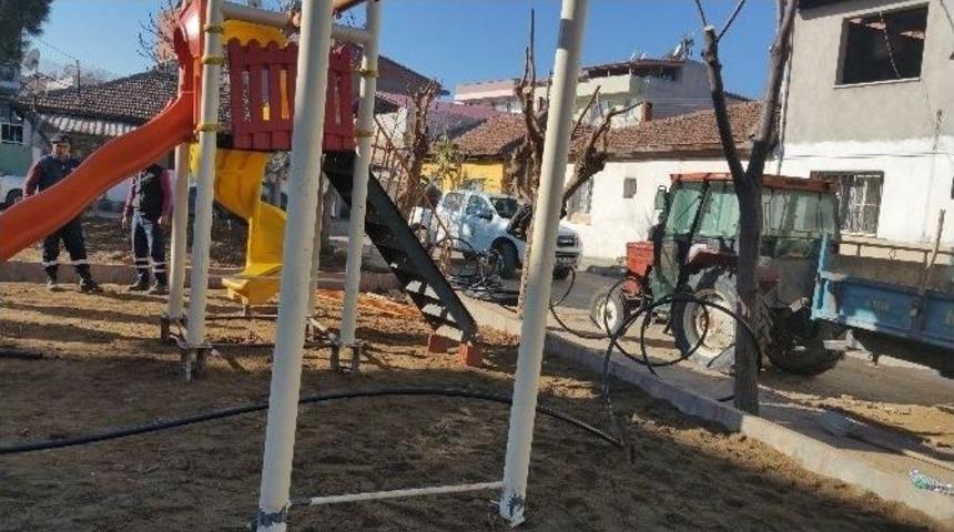 Alaşehir&rsquo;de Yeşil Alan &Ccedil;alışmaları S&uuml;r&uuml;yor