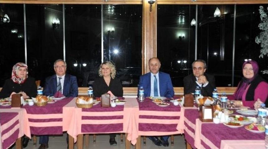 Bilecik Barosu&rsquo;ndan Rekt&ouml;r &Ouml;zcan&rsquo;a Veda Yemeği