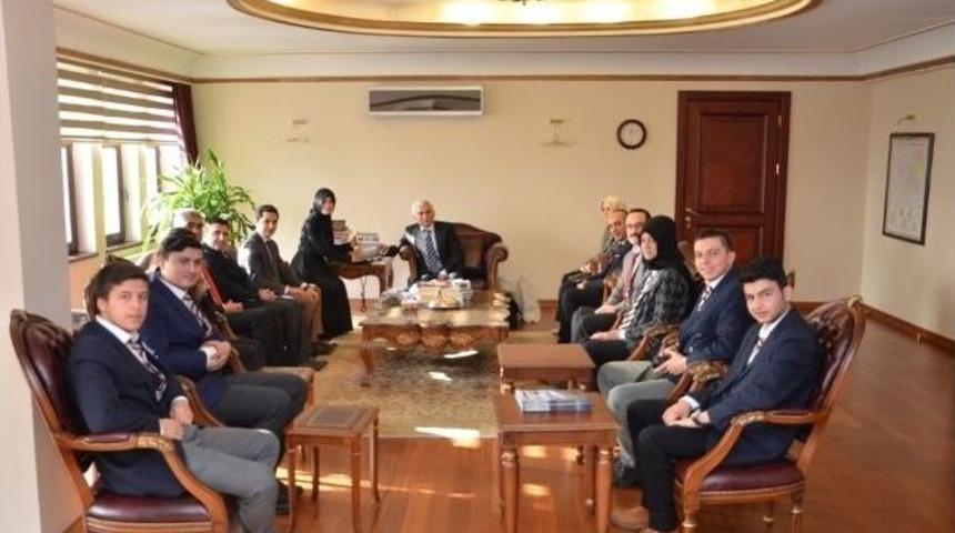 Vali Alimoğlu, &Ouml;ğrencileri Kabul Etti