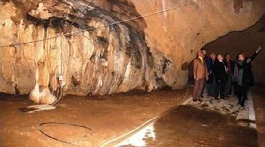 Durdubaş, G&ouml;kg&ouml;l Mağarası&rsquo;nı İnceledi