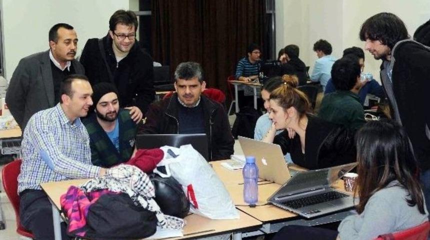 Projeleri İ&ccedil;in Teknoloji Fak&uuml;ltesinde Sabahladılar