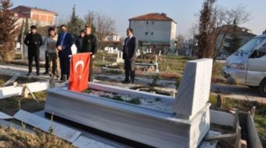 Şehidin Kabrinde &Ccedil;evre D&uuml;zenlemesi