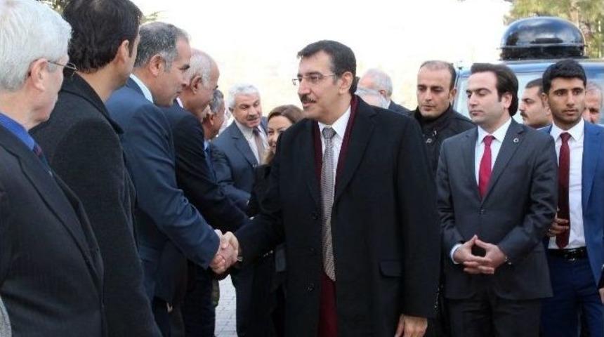 G&uuml;mr&uuml;k Ve Ticaret Bakanı B&uuml;lent T&uuml;fenkci Malatya&rsquo;da