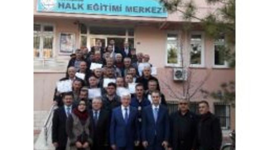 Bilgisayar Kursunu Bitiren Muhtarlar Sertifikalarını Aldı