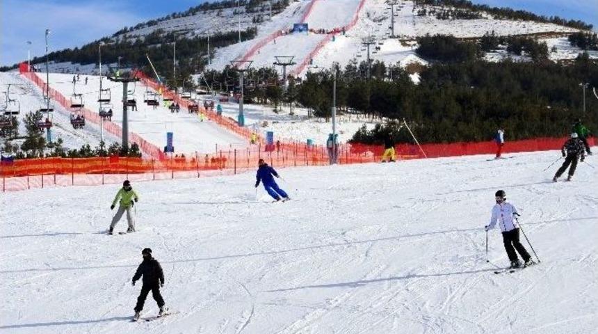 Paland&ouml;ken Yerli Ve Yabancı Turistleri Bekliyor